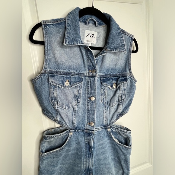 Zara Bloggers Favorite Cut Out
Sleeveless Denim Distressed Jumpsuit Size Medium - Picture 9 of 16